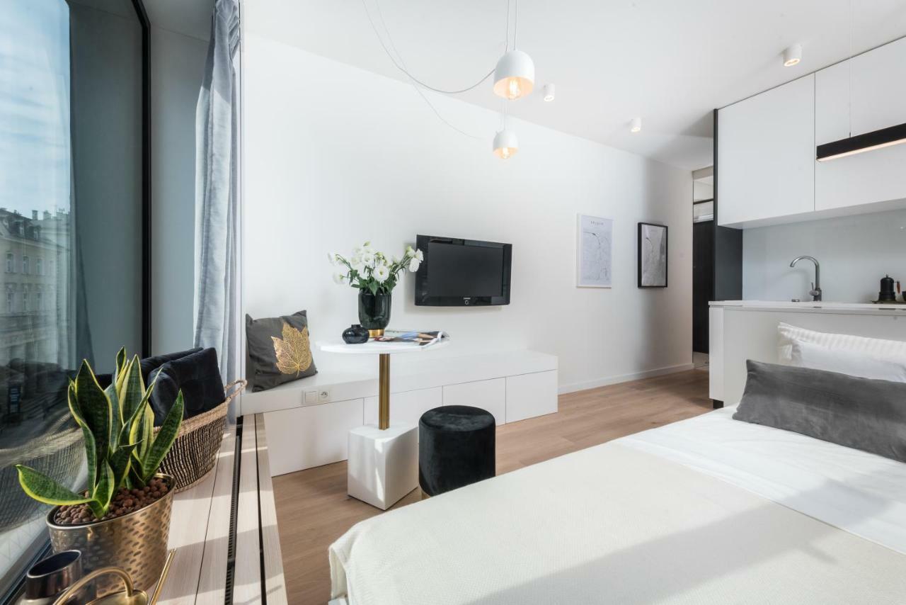 White Room Pilsudskiego 1 Krakow Exterior photo